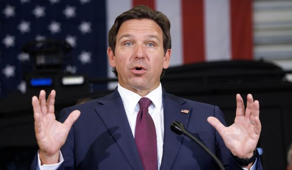 Florida anuncia el 'Depósito de deportación', un nuevo centro de detención de inmigrantes