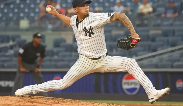 Jonathan Loáisiga sufre nuevo revés: lesión en la espalda lo saca del roster de los Yanquis