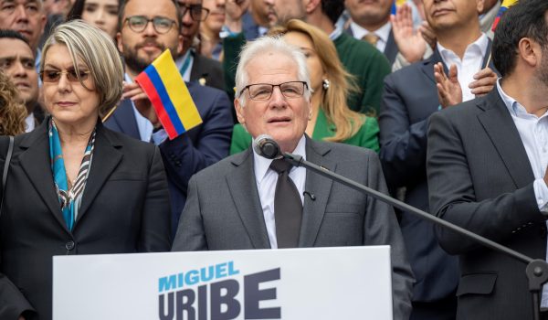 Padre de senador colombiano asesinado aspirará a Presidencia para combatir las injusticias