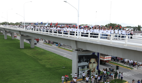 Dictadura finalmente da por inaugurado nuevo paso a desnivel en la Carretera Norte
