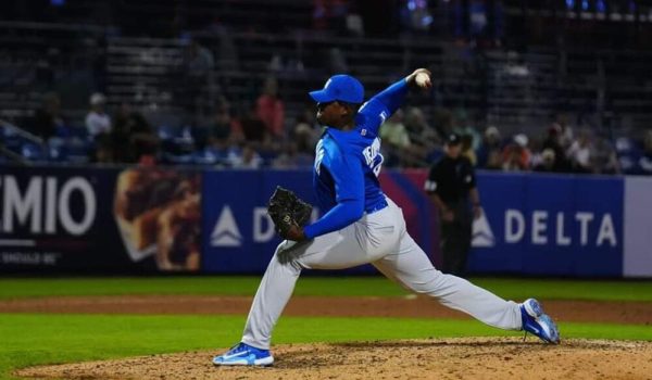 Los Dantos inscriben a lanzador que ponchó a Miguel Cabrera y dominó a Ronald Acuña
