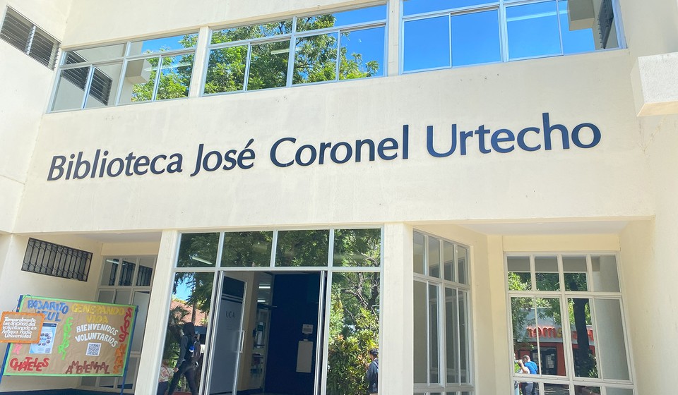 Fachada de la biblioteca de la antigua UCA, José Coronel Urtecho, cuya hemeroteca se mantiene bajo control sandinista.