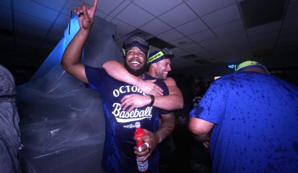 Los Azulejos regresan a la postemporada y los Cerveceros ganan la División Central