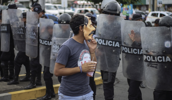 Policías reprimen manifestaciones en Nicaragua, Foto de archivo tomada de internet