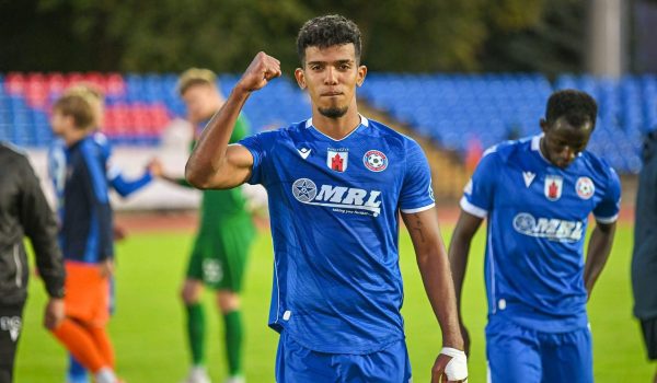 Ariagner Smith establece una marca para un jugador nicaragüense en Europa