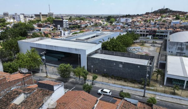 Al menos dos alumnos mueren y tres más resultan heridos en ataque a una escuela en Brasil
