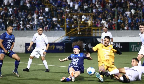 Partido de tiktokers atrae más fanáticos al Estadio Nacional que las finales de la Liga Primera
