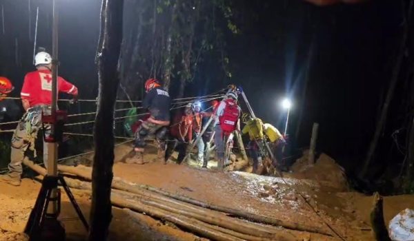 Logran extraer cuerpos de los dos jóvenes nicaragüenses atrapados en un túnel minero de Costa Rica