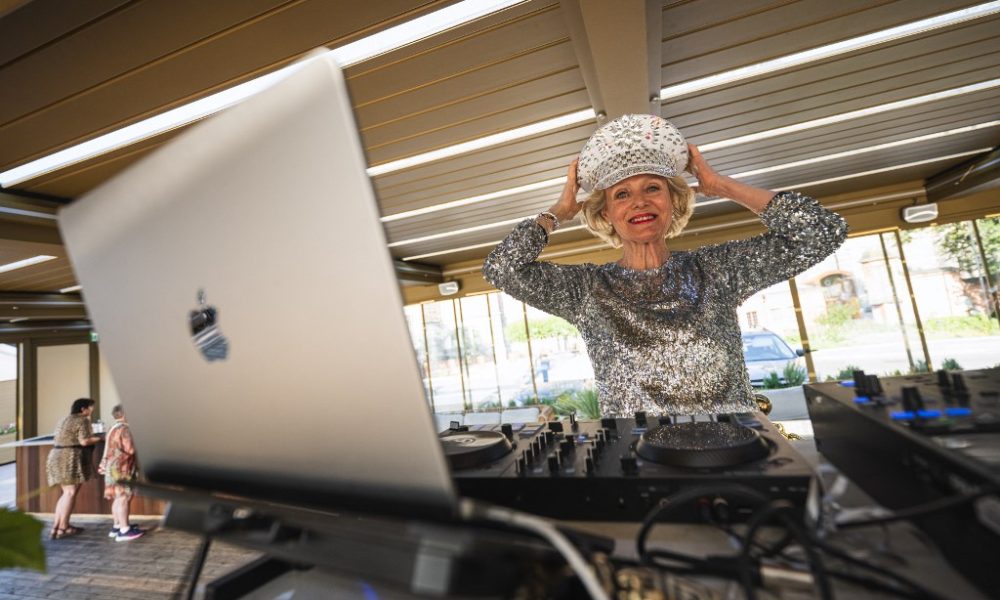 DJ Gloria