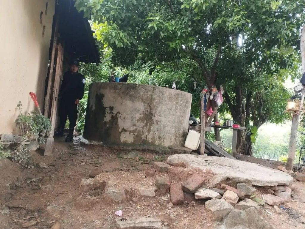 La pileta donde presuntamente ocurrió la explosión de la granada. Foto tomada de la Nueva Radio Ya/Facebook.
