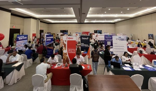 Se buscan trabajadores. Cómo las empresas en Nicaragua ya sufren los estragos de la oleada migratoria