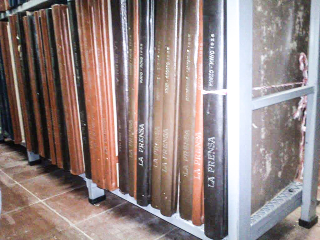Colección de ediciones de LA PRENSA de los años 70, 80 y 90. Ahora la hemeroteca está confiscada y desaparecida.
