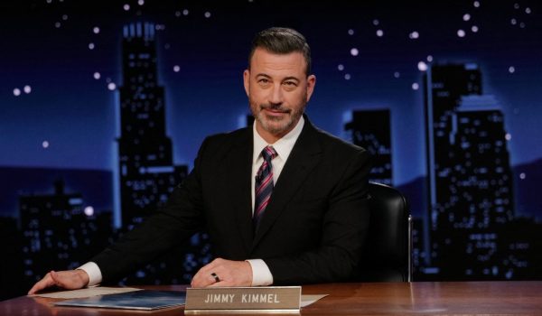Jimmy Kimmel critica que el gobierno de EEUU amenace a comediantes en su regreso a la TV