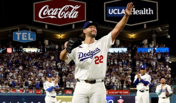 Kershaw se despide entre ovaciones en su última apertura en el Dodger Stadium