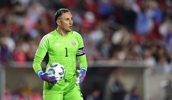 La opinión de Keylor Navas sobre jugar en la grama sintética del Estadio Nacional