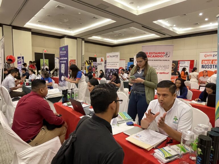 trabajadores en busca de empleo en Nicaragua