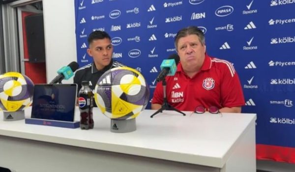 El «Piojo» Herrera le contesta al «Fantasma» Figueroa tras su comentario sobre Keylor Navas