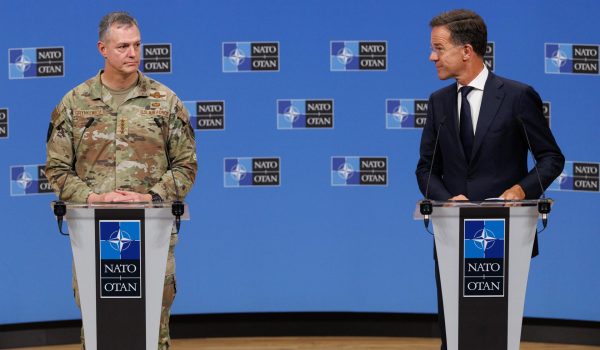 La OTAN anuncia iniciativa militar en su flanco oriental tras violación de espacio aéreo
