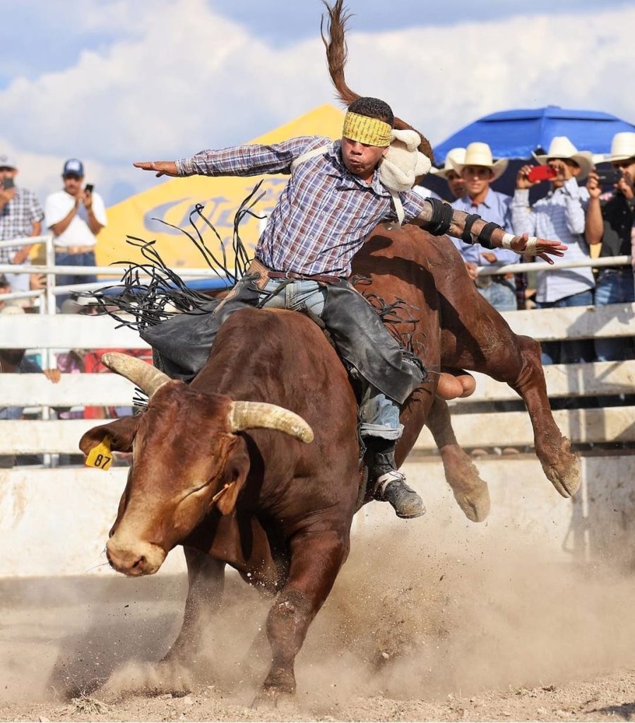 Osman Álvarez, vaquero de rodeo de Nicaragua. 