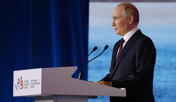 Putin sólo negociará con Zelenski en Moscú y descarta tropas de paz en Ucrania