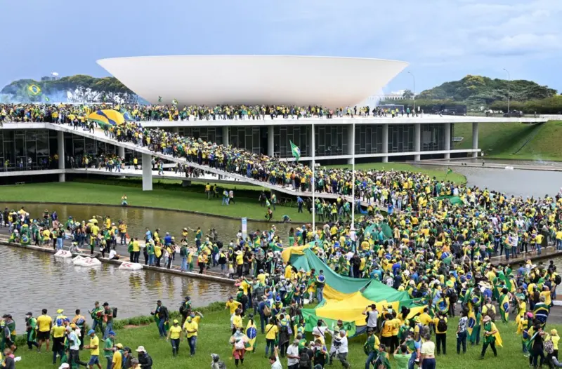 Toma de la sede de los poderes públicos en Brasilia 