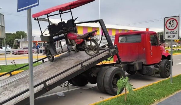 Trasladan al Depósito Vehicular a caponeras que obstruyen paso o circulan en Pista Héroes de la Insurrección