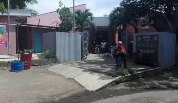 Árbol cae encima de niño de 10 años y lo mata