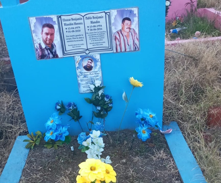 La tumba en la que descansan Eleazar Blandón Herrera, su padre y su hijo, en el cementerio de Jinotega. LA PRENSA/ CORTESÍA