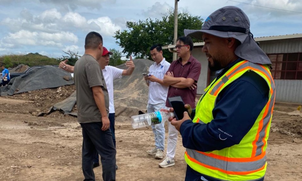 Workers of the Chinese company Zhong Fu Development S.A. forcefully enter the BHMB Mining Palacagüina plant, located in that municipality of Madriz. Photo: Courtesy