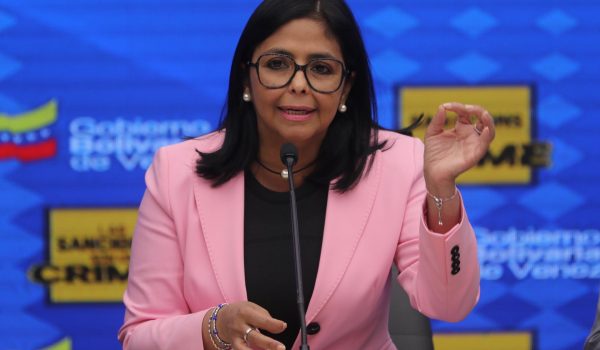 Fotografía de archivo de la vicepresidenta ejecutiva de Venezuela, Delcy Rodríguez, durante una rueda de prensa, en Caracas (Venezuela). EFE/Miguel Gutiérrez