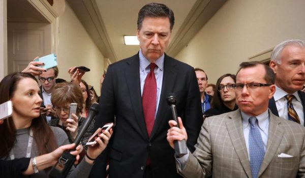 El exdirector del FBI James Comey fue imputado por comentarios que hizo ante el Comité Judicial del Congreso en 2020. BBC Mundo