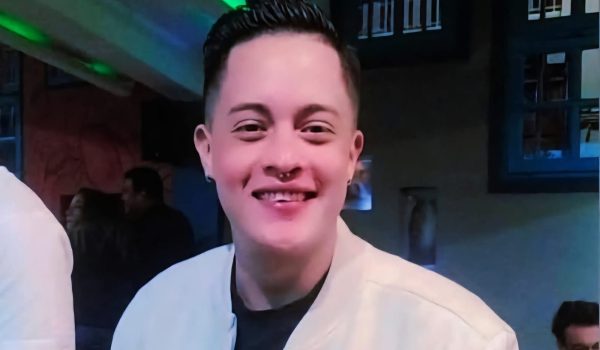 Madre de nicaragüense asesinado en España, sin fecha de regreso con las cenizas de su hijo