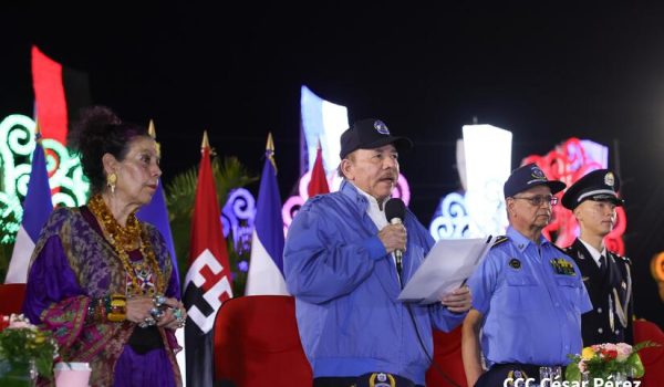 Los dictadores Daniel Ortega y Rosario Murillo junto al jefe de la Policía, Francisco Díaz. Foto/ Presidencia.