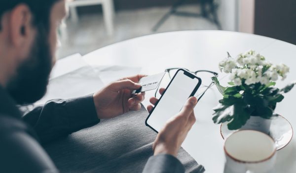 Así le robaron los ahorros de años a una familia necesitada de empleo