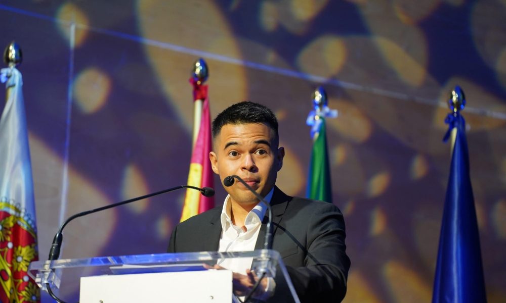 William González