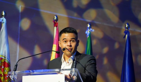 «Es un libro periodísticamente poético»: William González, poeta nicaragüense, gana premio