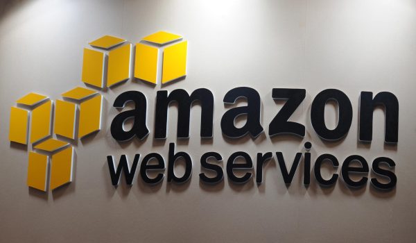 Fotografía del logo de Amazon Web Services (AWS). EFE/EVERETT KENNEDY BROWN
