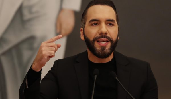 El Gobierno de Bukele prohíbe el «lenguaje inclusivo» en las escuelas públicas de El Salvador