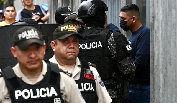 Acusan a 17 militares de desaparición forzada de cuatro menores asesinados en Ecuador