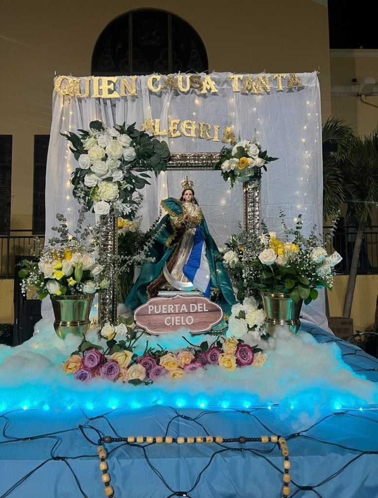Un altar a la Virgen María en honor a la Purísima, una tradición nicaragüense. Foto: LA PRENSA