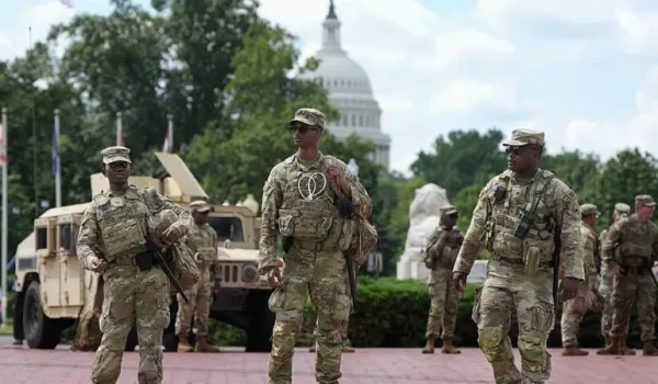 La Guardia Nacional llega a Chicago: ¿por qué Trump está tratando de desplegar a este cuerpo del ejército en varias ciudades de Estados Unidos?