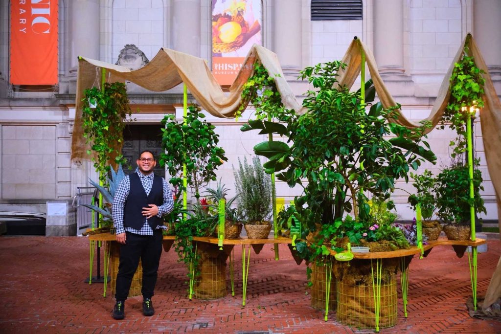 En la Hispanic Society, Caballero habló sobre la investigación y proceso creativo de su instalación: Natura Extracta. LA PRENSA/ CORTESÍA