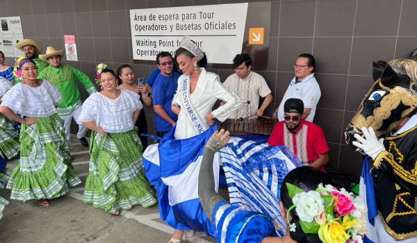 Itza Castillo cuando arribó a Costa Rica. LA PRENSA