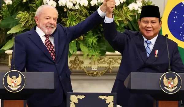 El presidente de Brasil, Luiz Inácio Lula da Silva, hizo estas declaraciones ante el presidente indonesio, Prabowo Subianto, durante su actual visita de Estado a Indonesia. Foto: Deutsche Welle