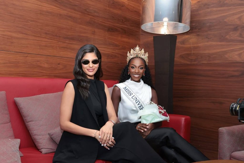 Sheynnis Palacios en Lagos, Nigeria junto a Olivia Yacé, Miss Universe Costa de Marfil. Foto: Instagram/Olivia Yace