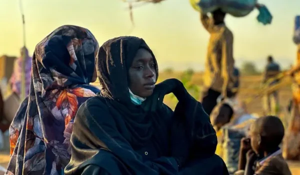 Muchos sudaneses tuvieron que escapar de la ciudad de El Fasher después de que quedara bajo control de las Fuerzas de Apoyo Rápido.