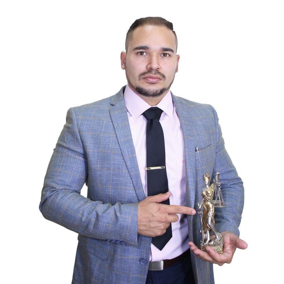 Abogado penal Harry Valle habla sobre el caso de la venta de gomitas con THC. Foto compartida por Valle. 
