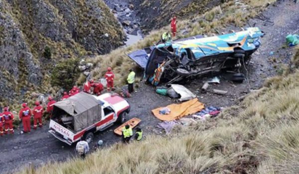 En las carreteras de Bolivia mueren unas 1.400 personas al año, principalmente por imprudencia del conductor y fallas mecánicas. Foto: X/CentroBolivia