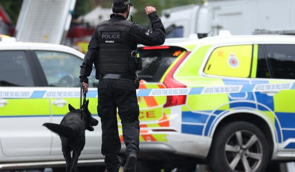 Una de las víctimas de la sinagoga de Mánchester murió por disparos de la Policía