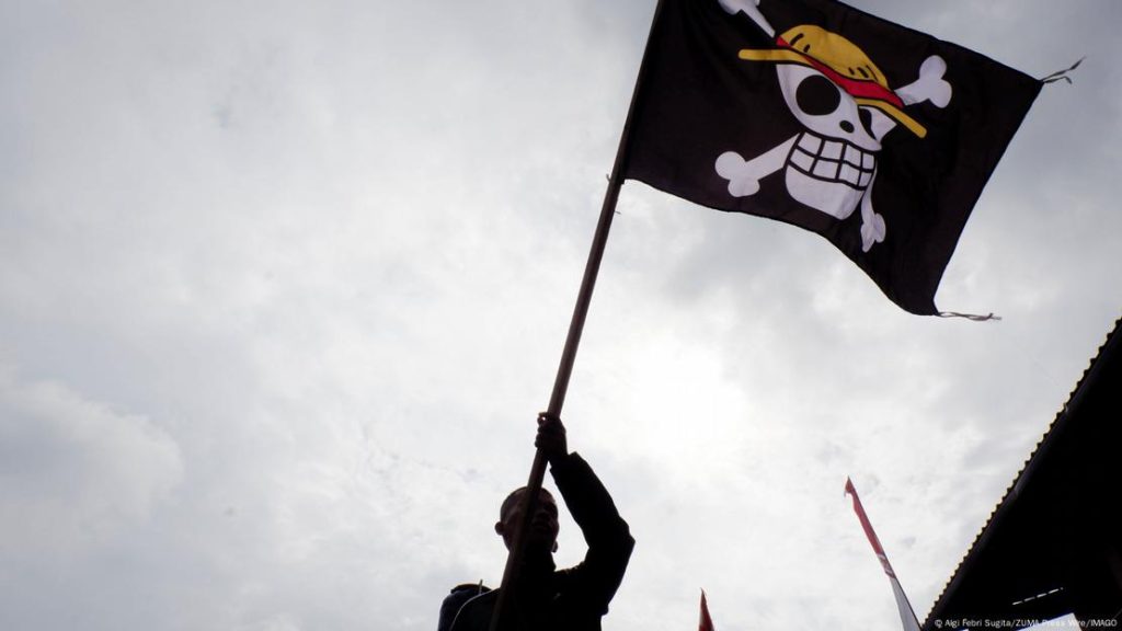 Los manifestantes jóvenes de muchos países usan la bandera de 'One Piece' como señal de protesta frente a la corrupción y los grupos de poder. Foto: Algi Febri Sugita/ZUMA Press Wire/IMAGO